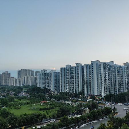 The Forest Stays-Luxury Studio Apartment In Noida Exterior foto
