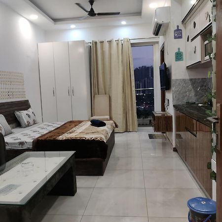 The Forest Stays-Luxury Studio Apartment In Noida Exterior foto