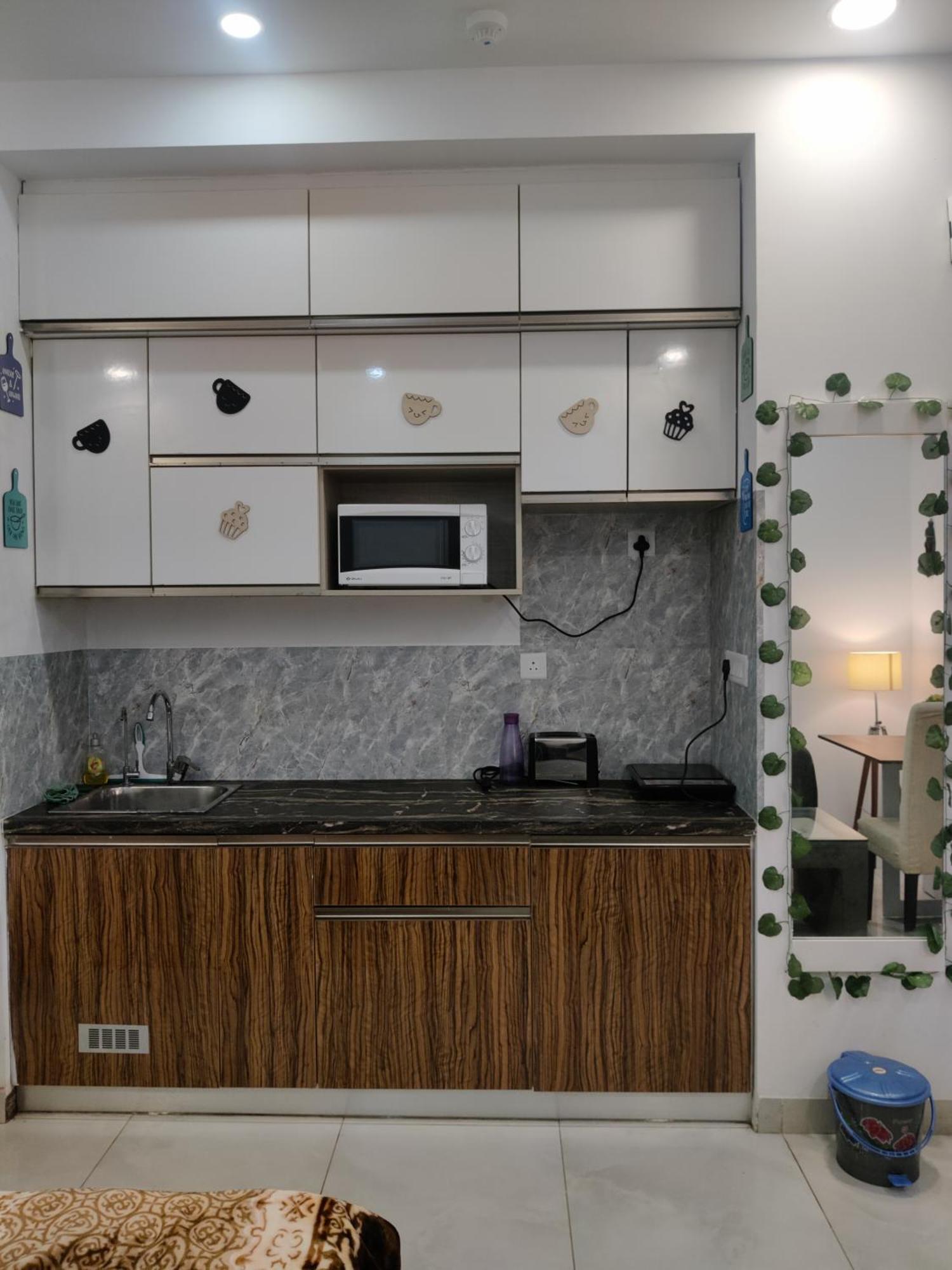 The Forest Stays-Luxury Studio Apartment In Noida Exterior foto