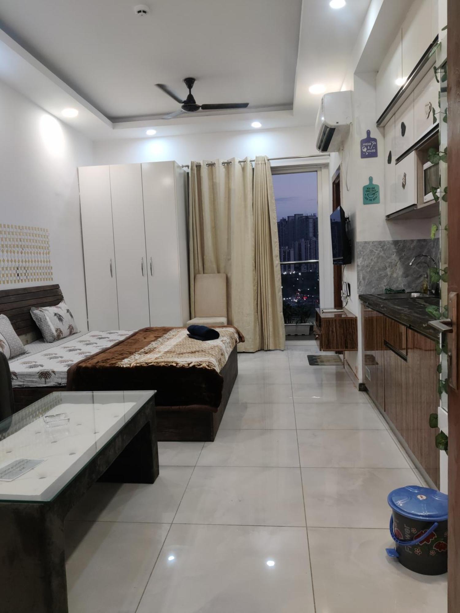 The Forest Stays-Luxury Studio Apartment In Noida Exterior foto